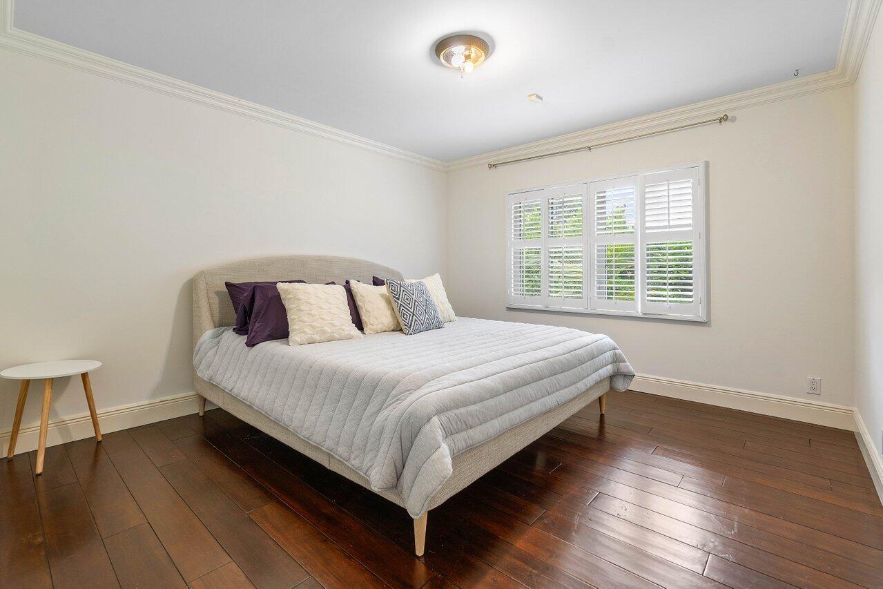 1305 Parkside Circle S