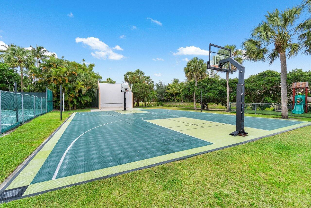 1305 Parkside Circle S