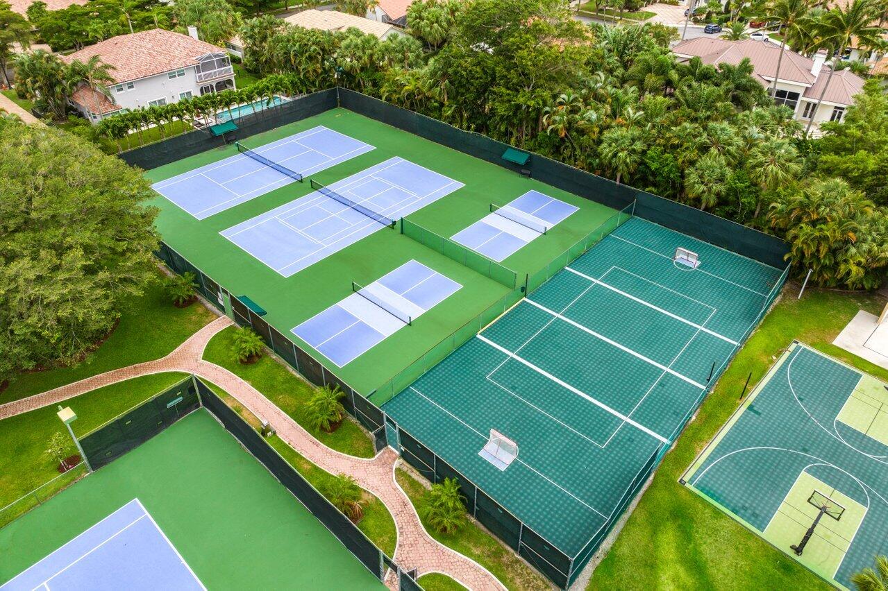 1305 Parkside Circle S