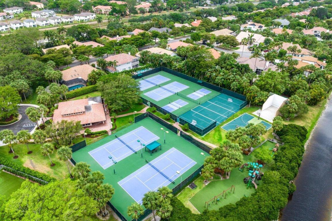 1305 Parkside Circle S