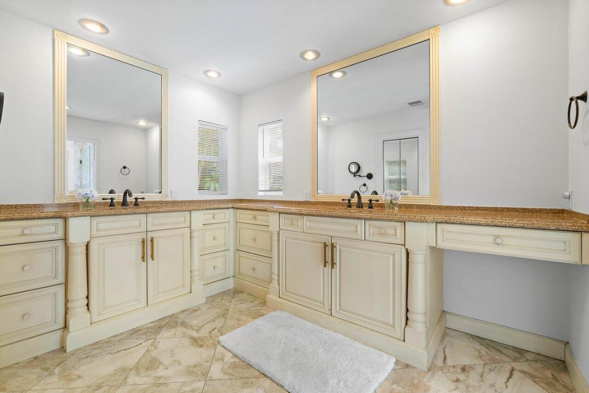 1305 Parkside Circle S