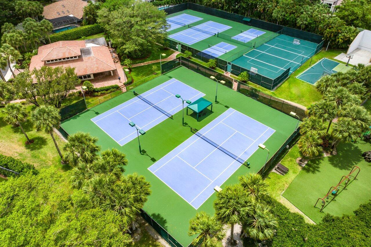 1305 Parkside Circle S