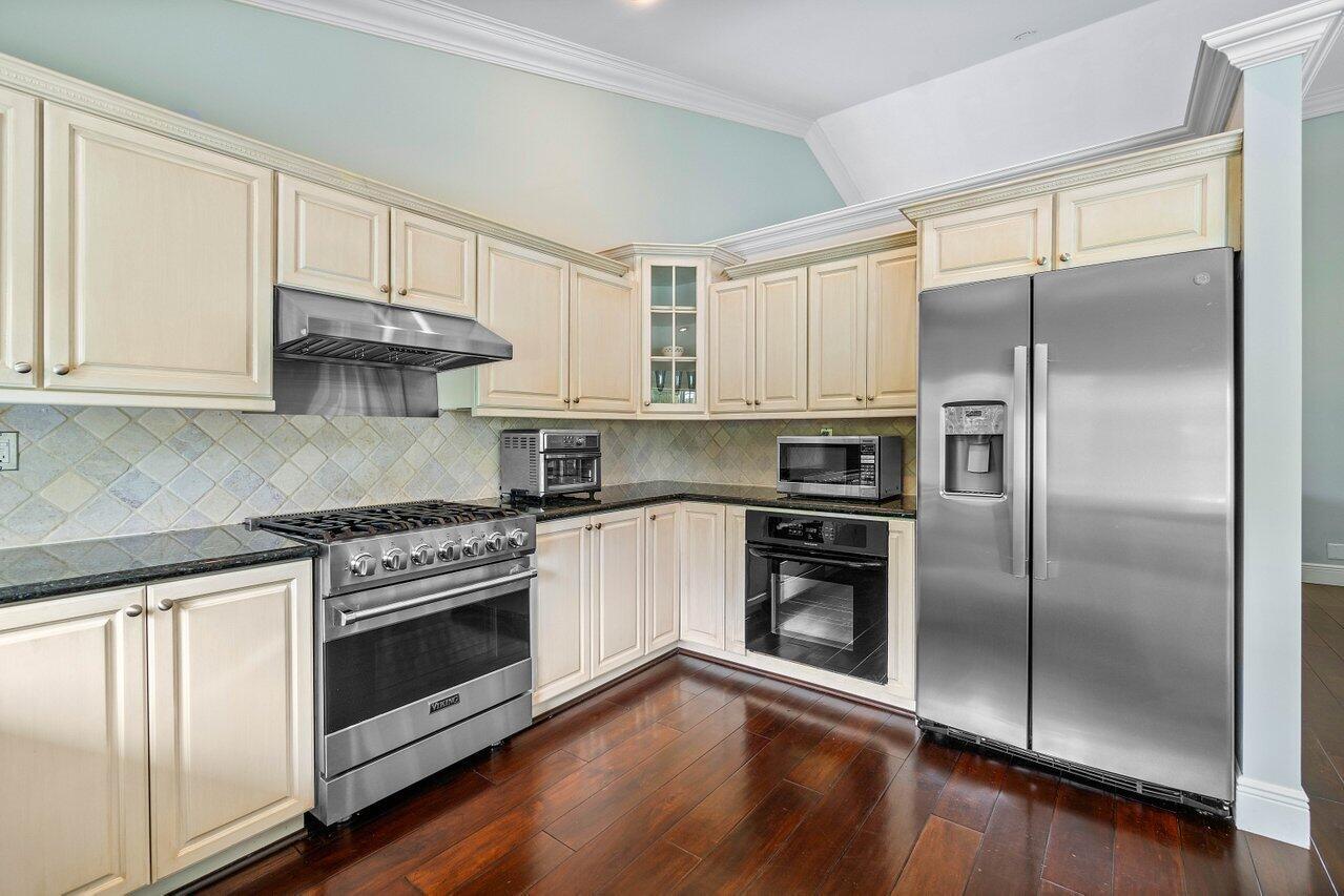 1305 Parkside Circle S