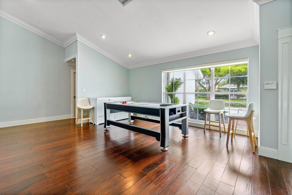 1305 Parkside Circle S