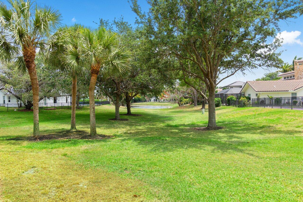 1305 Parkside Circle S