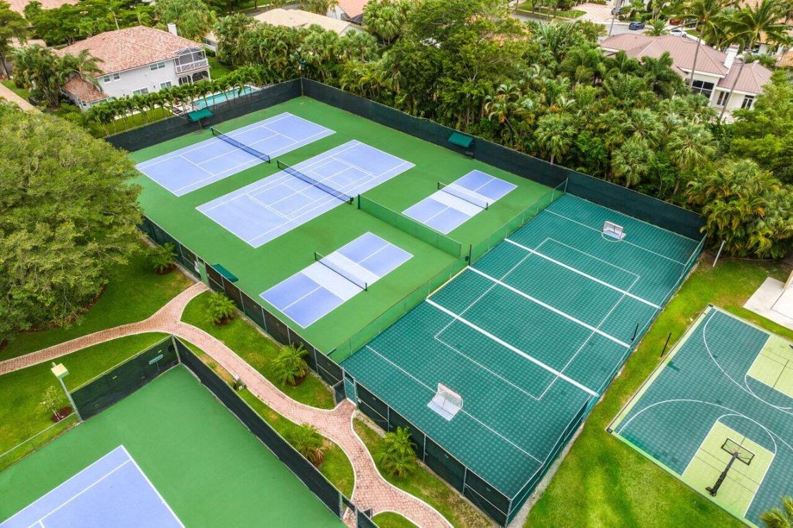 1305 Parkside Circle S