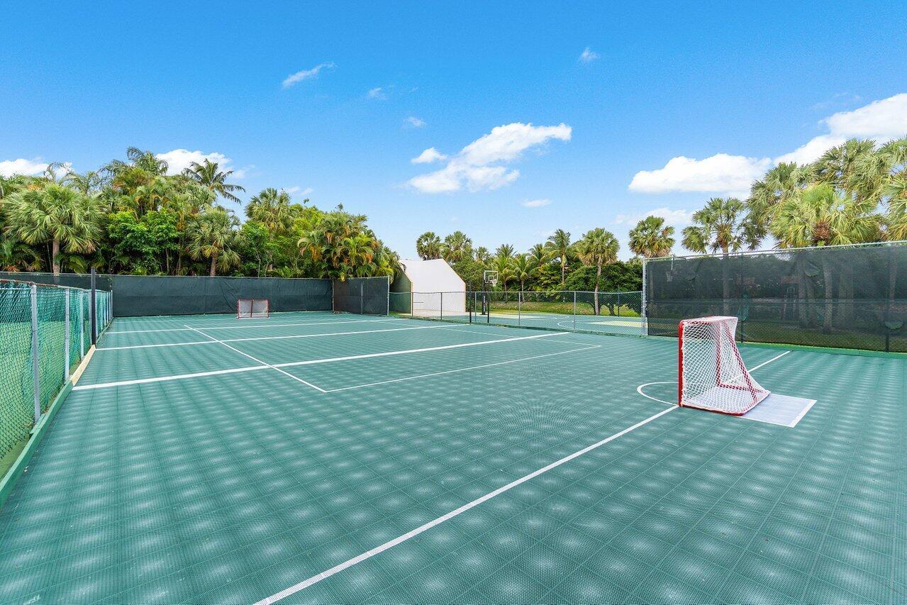 1305 Parkside Circle S