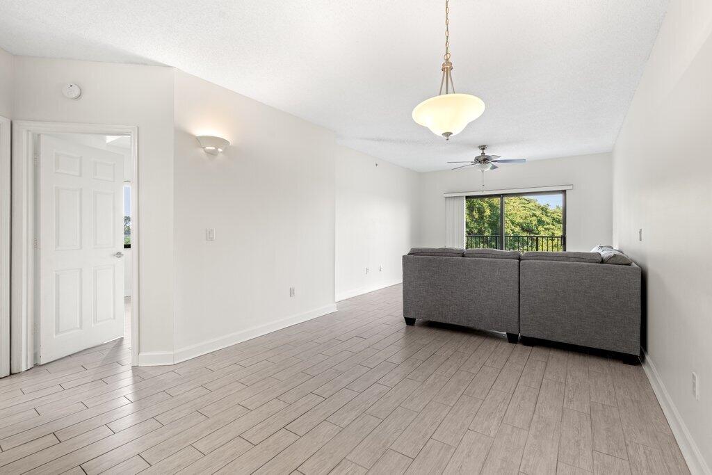 2105 Lavers Circle 512