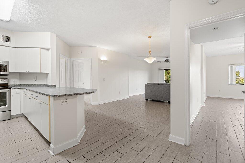 2105 Lavers Circle 512