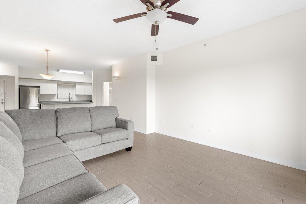 2105 Lavers Circle 512