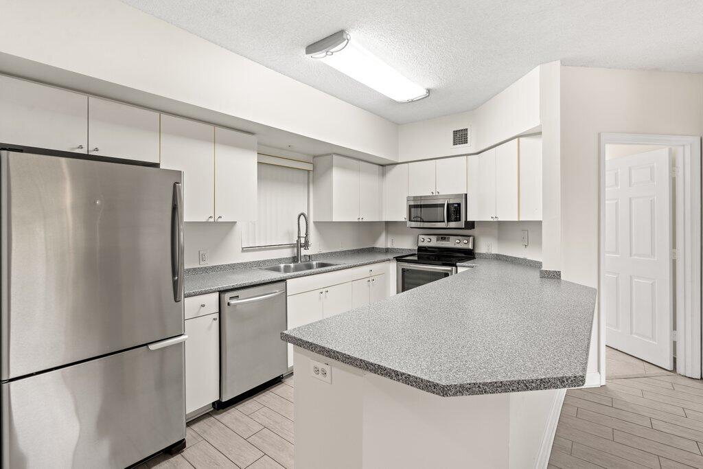 2105 Lavers Circle 512