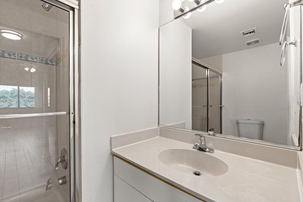 2105 Lavers Circle 512