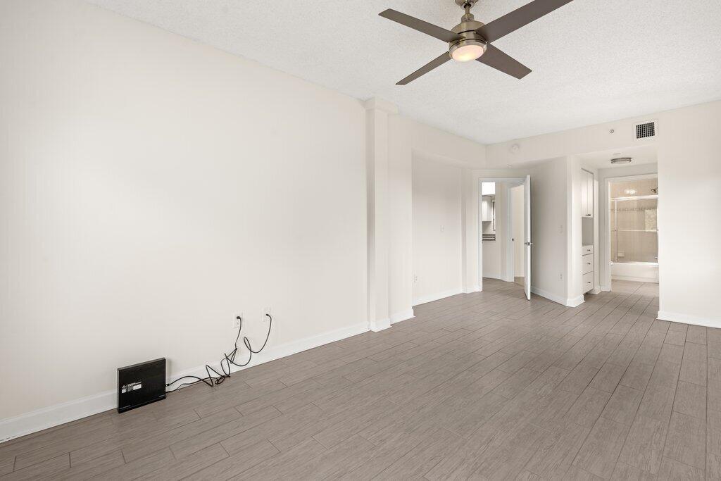2105 Lavers Circle 512