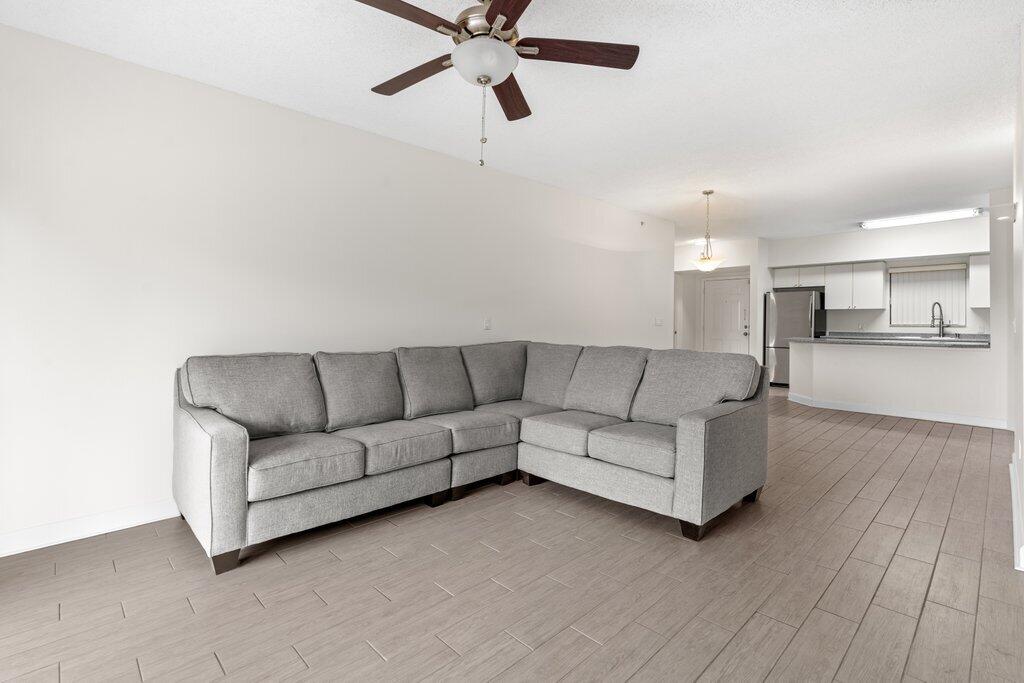 2105 Lavers Circle 512