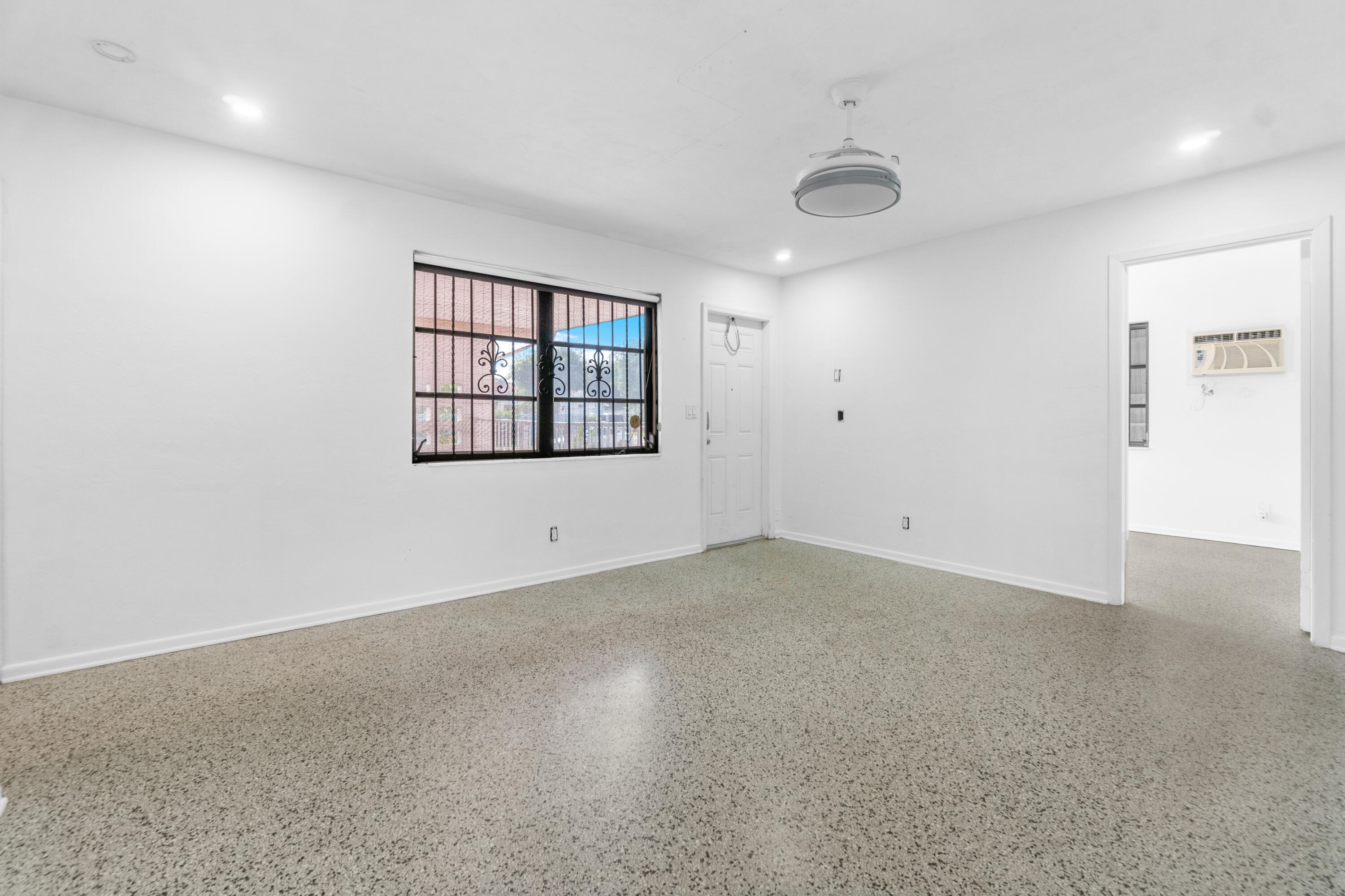 238 SW 10th Avenue