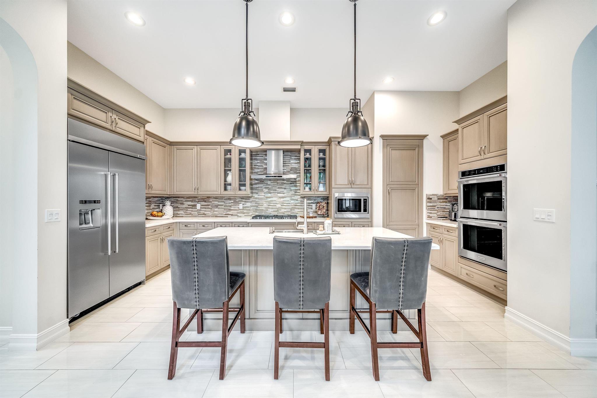 8548 Grand Prix Lane