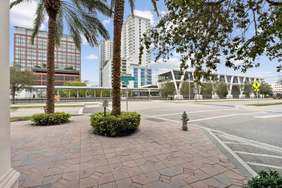 410 Evernia Street 414