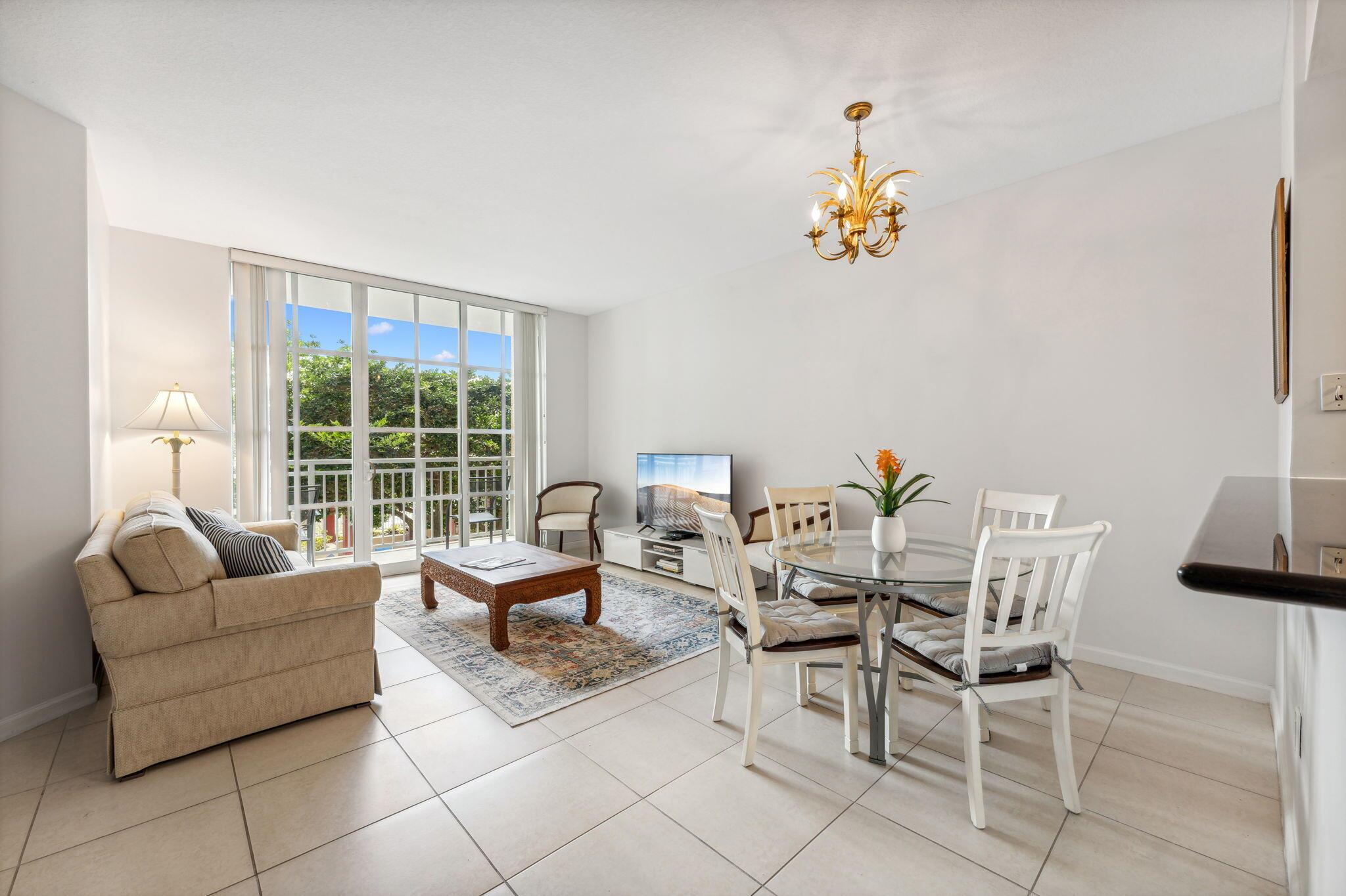 410 Evernia Street 414