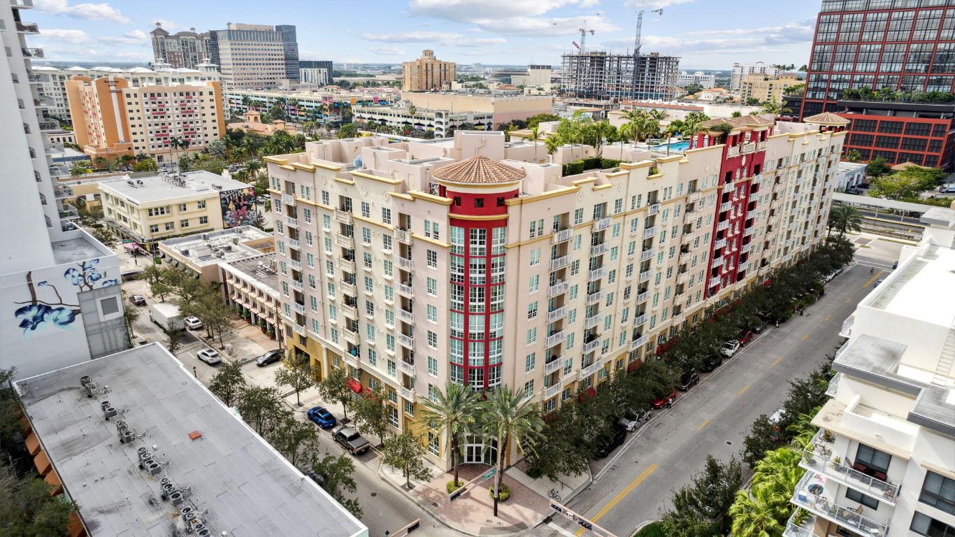 410 Evernia Street 414