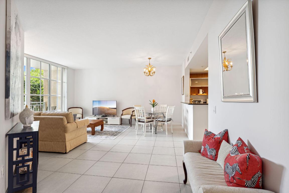 410 Evernia Street 414