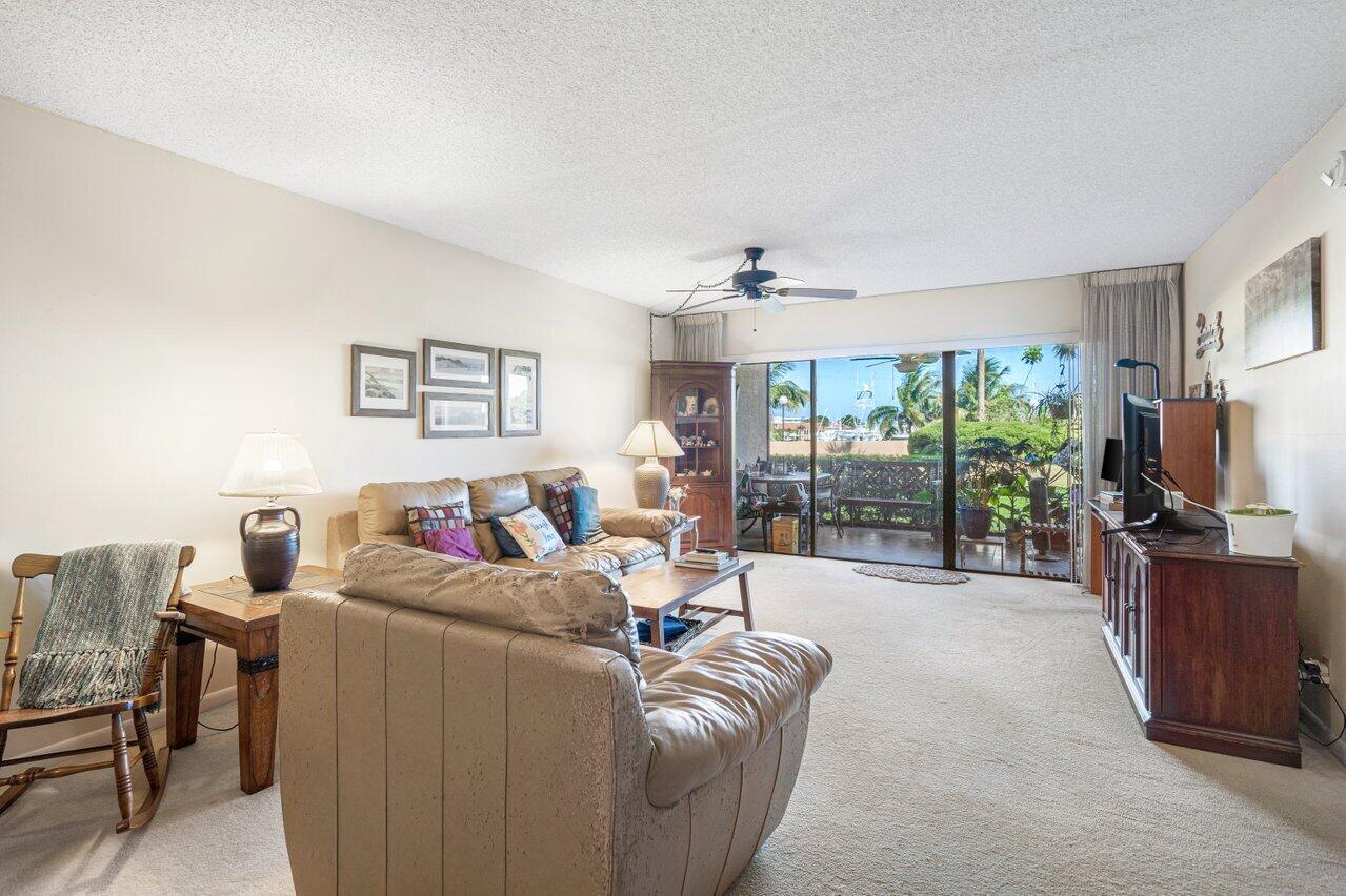 1030 Us Highway 1 108