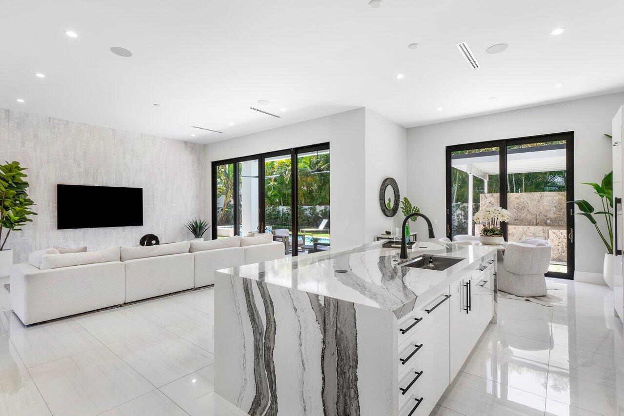 464 NE 7th Street