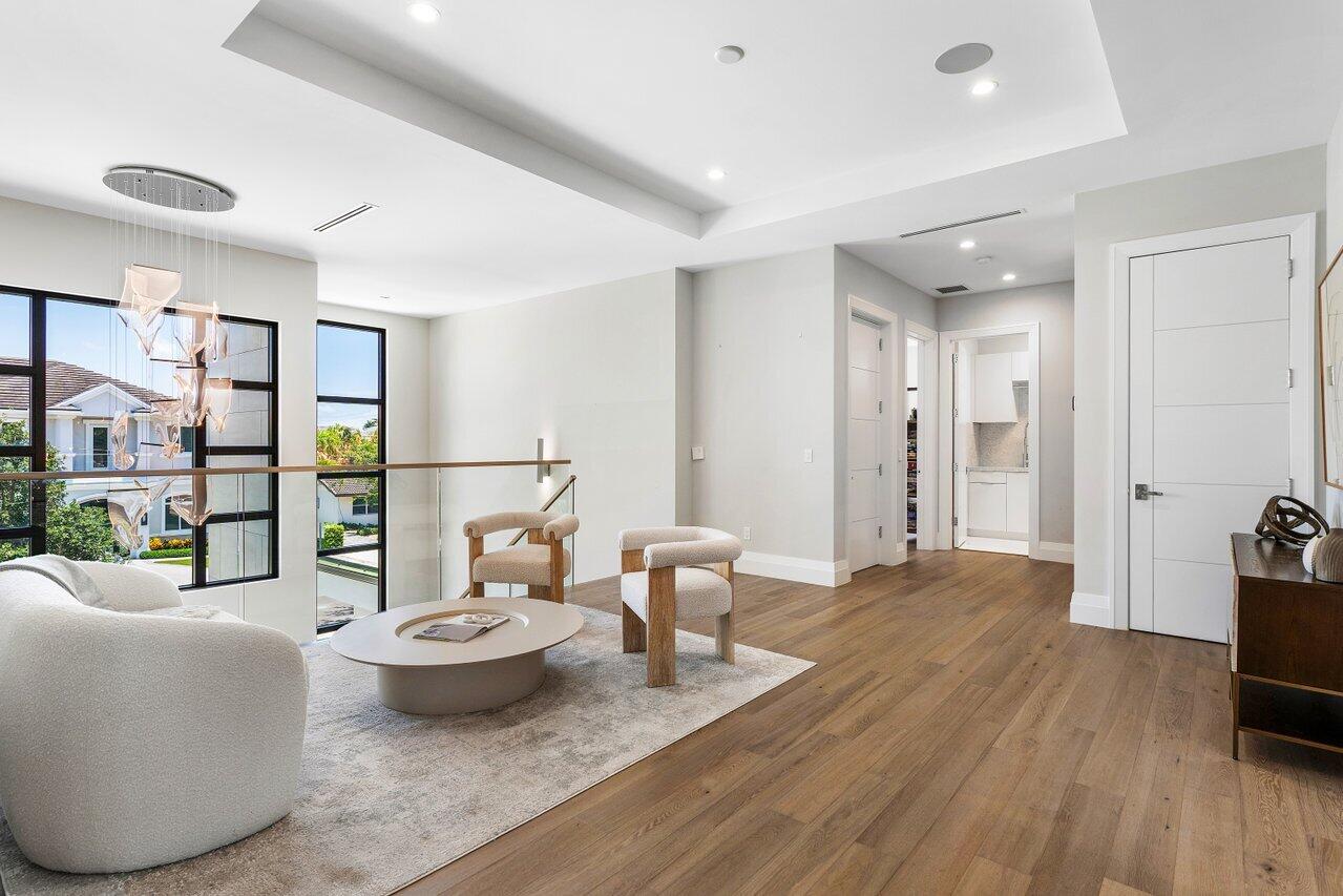 464 NE 7th Street