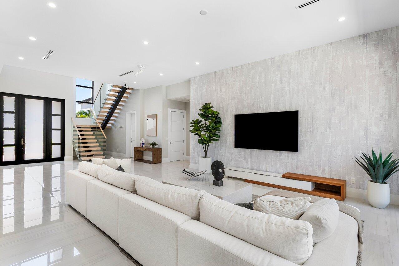 464 NE 7th Street