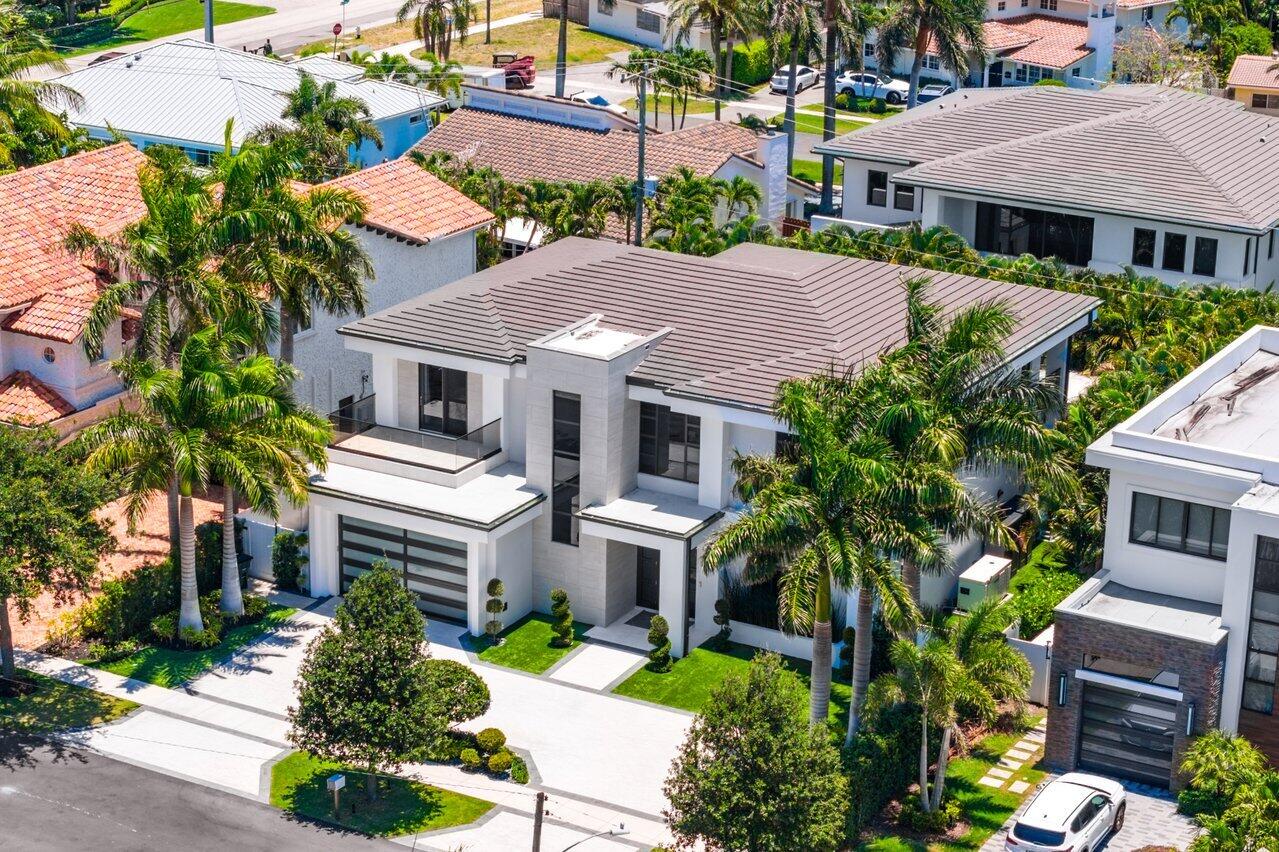 464 NE 7th Street