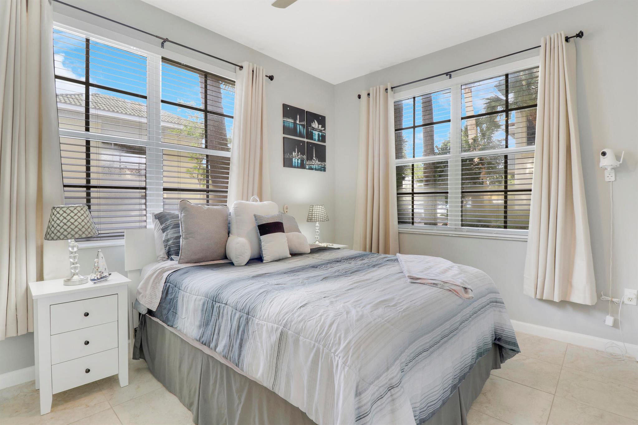 1116 University Boulevard 14