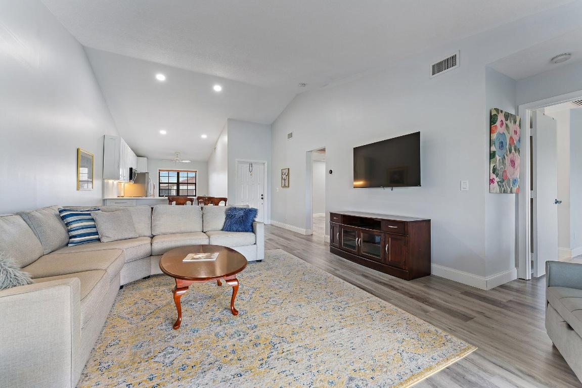 128 Moccasin Trail S