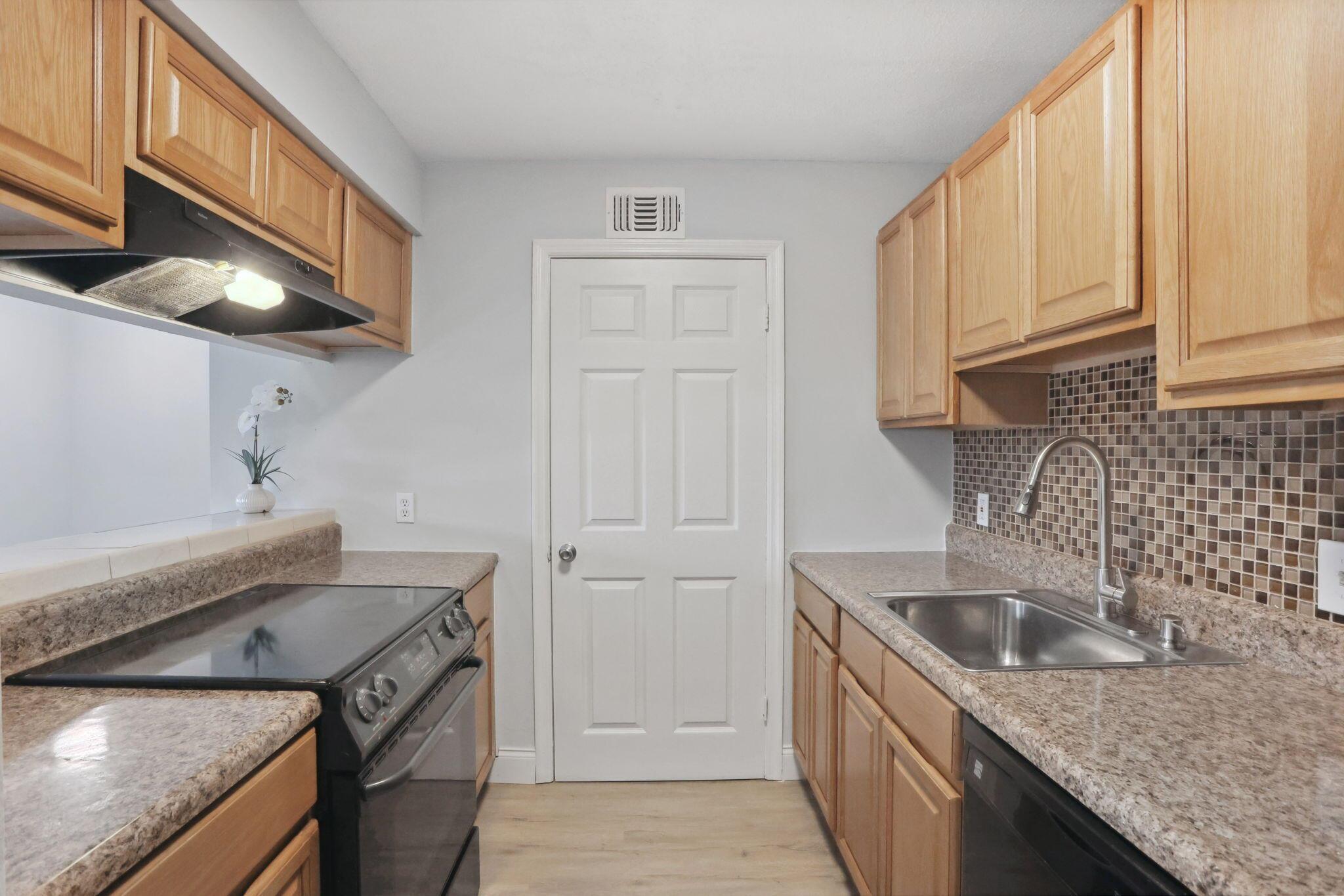 2301 N Congress Ave 25