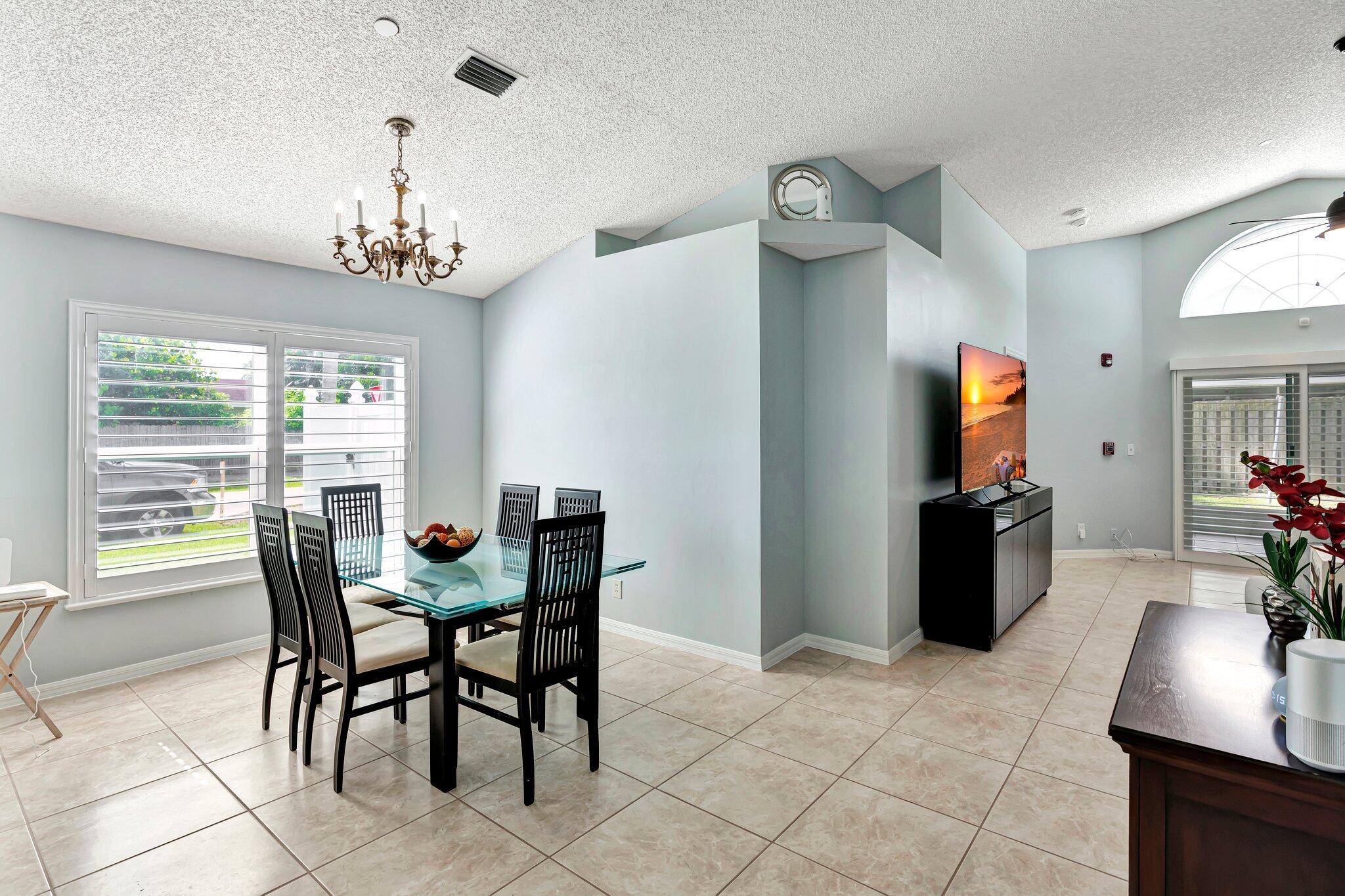 6190 Lauderdale Street