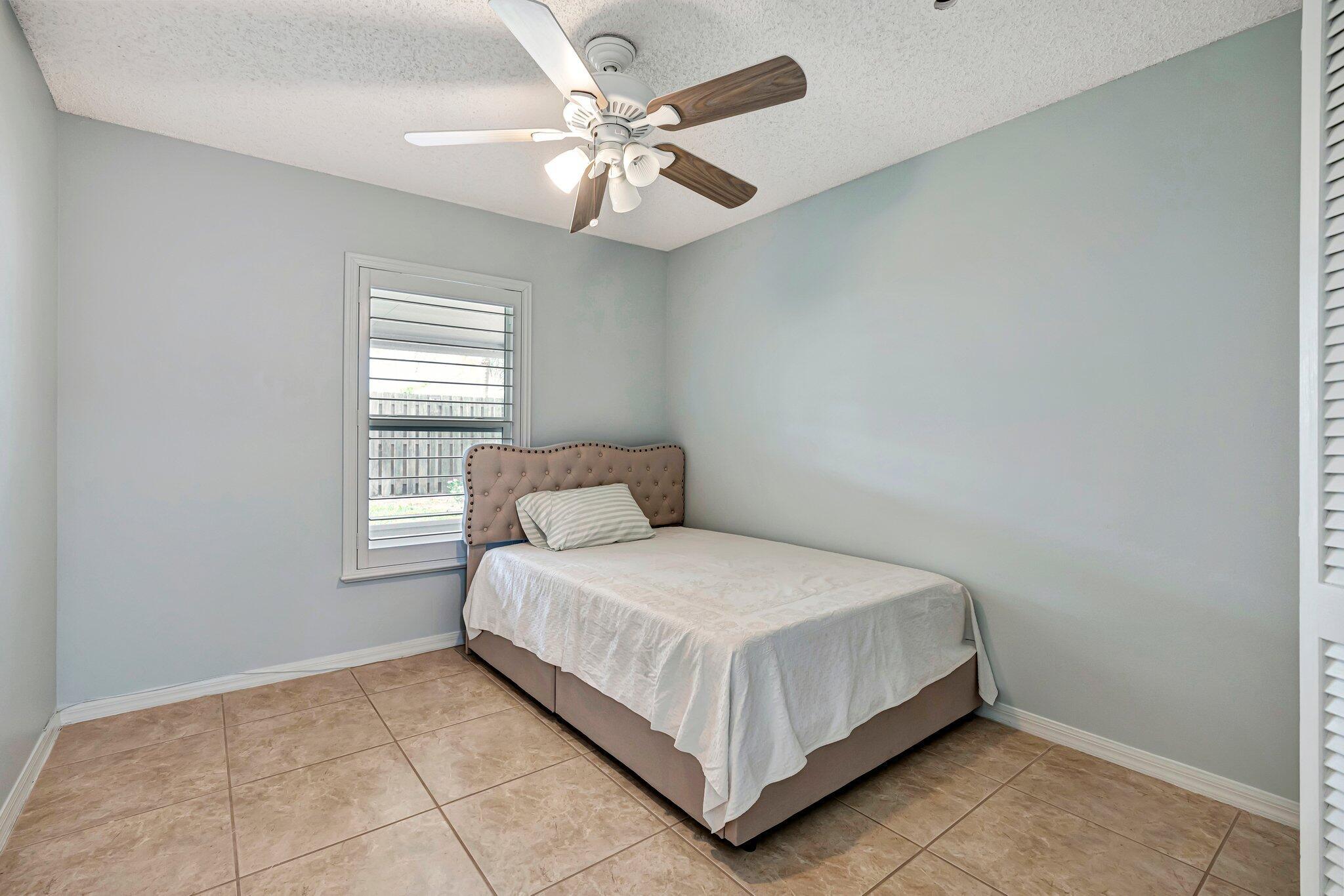 6190 Lauderdale Street