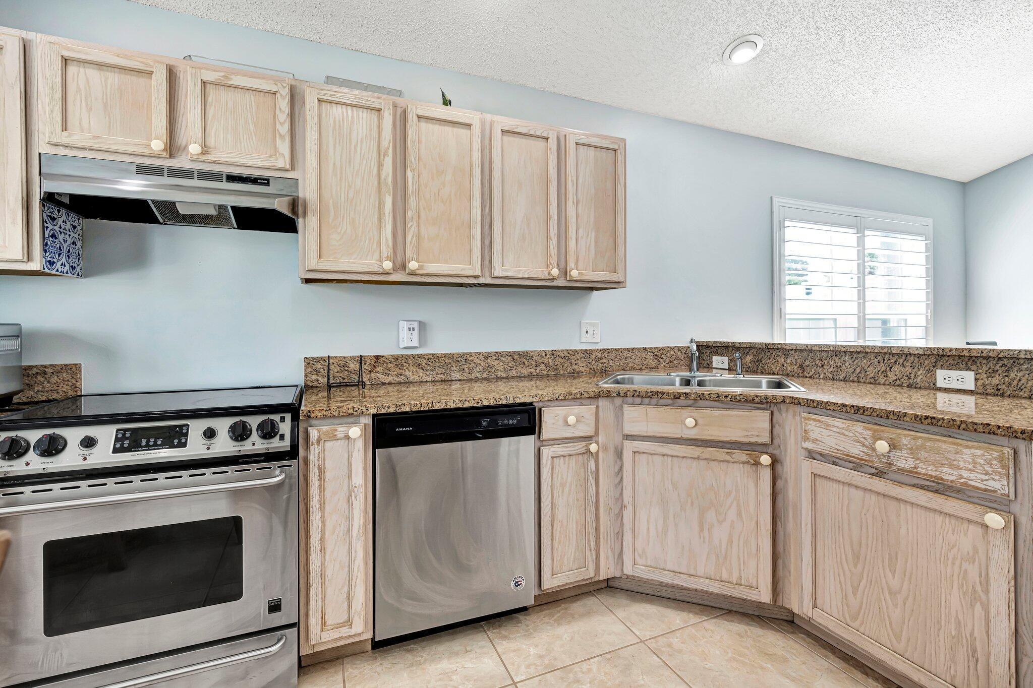 6190 Lauderdale Street