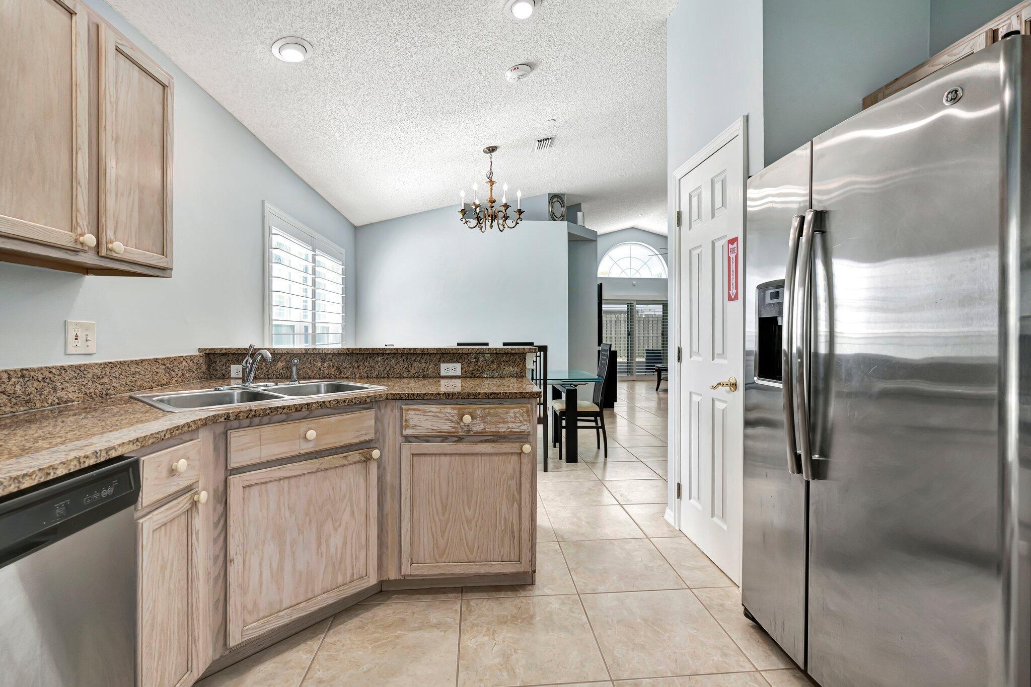 6190 Lauderdale Street