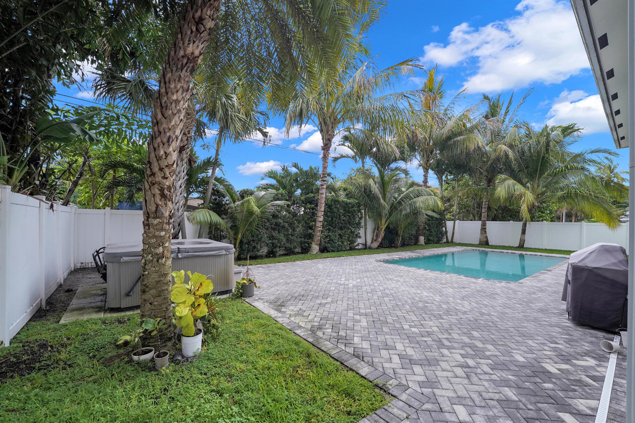 769 NW 7th Street