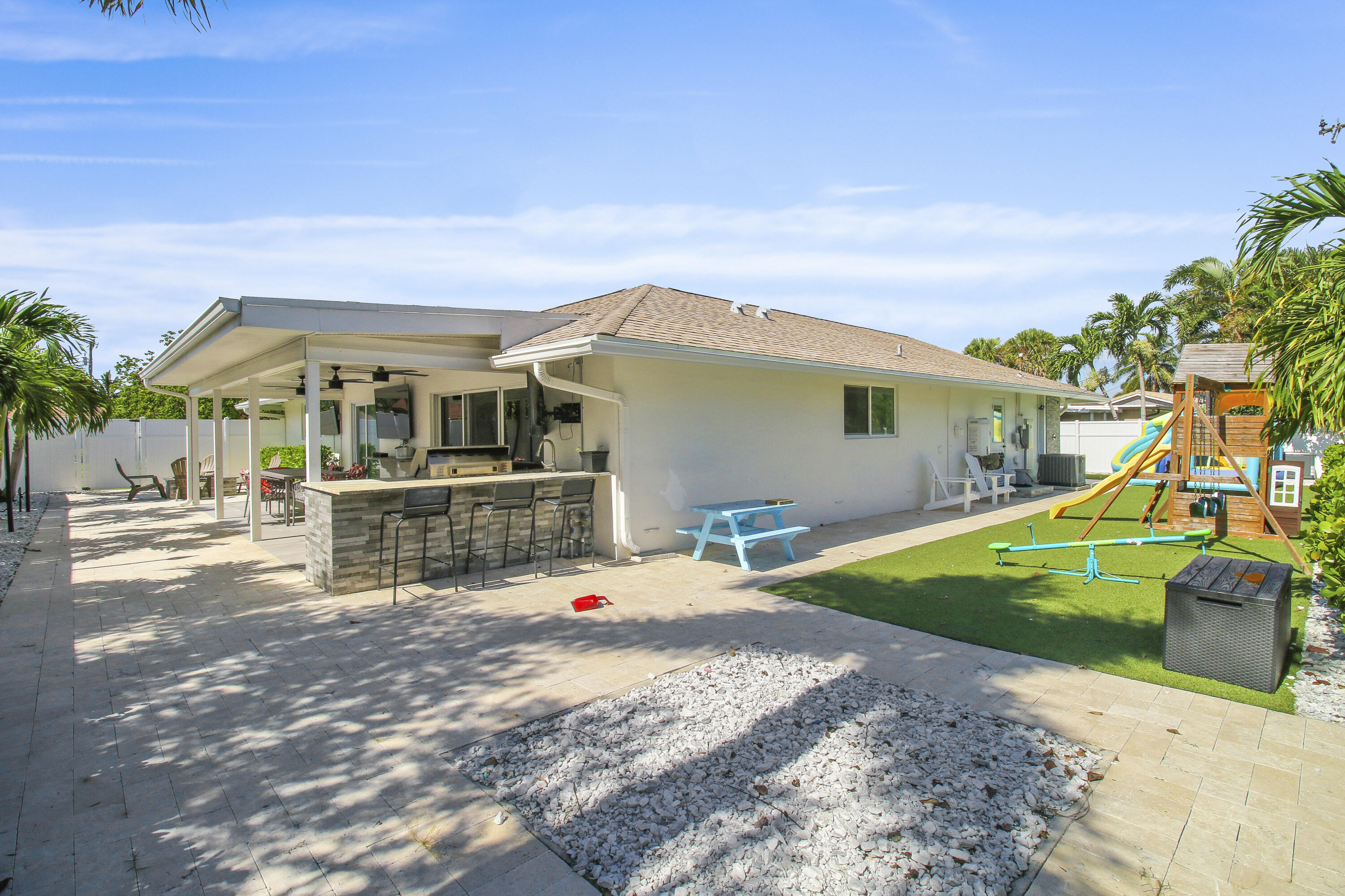 523 Harbour Road