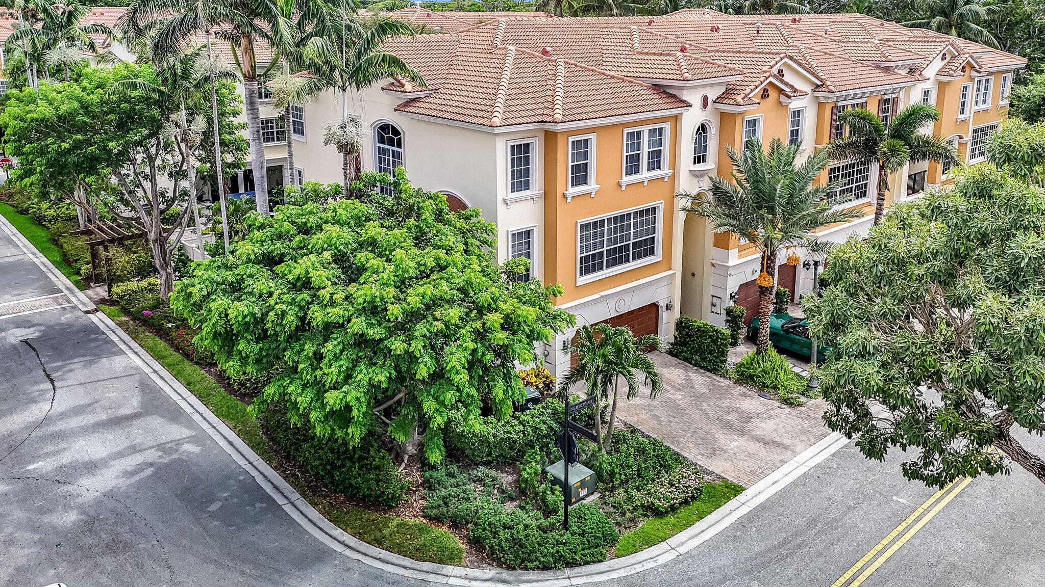 616 NE Rossetti Lane