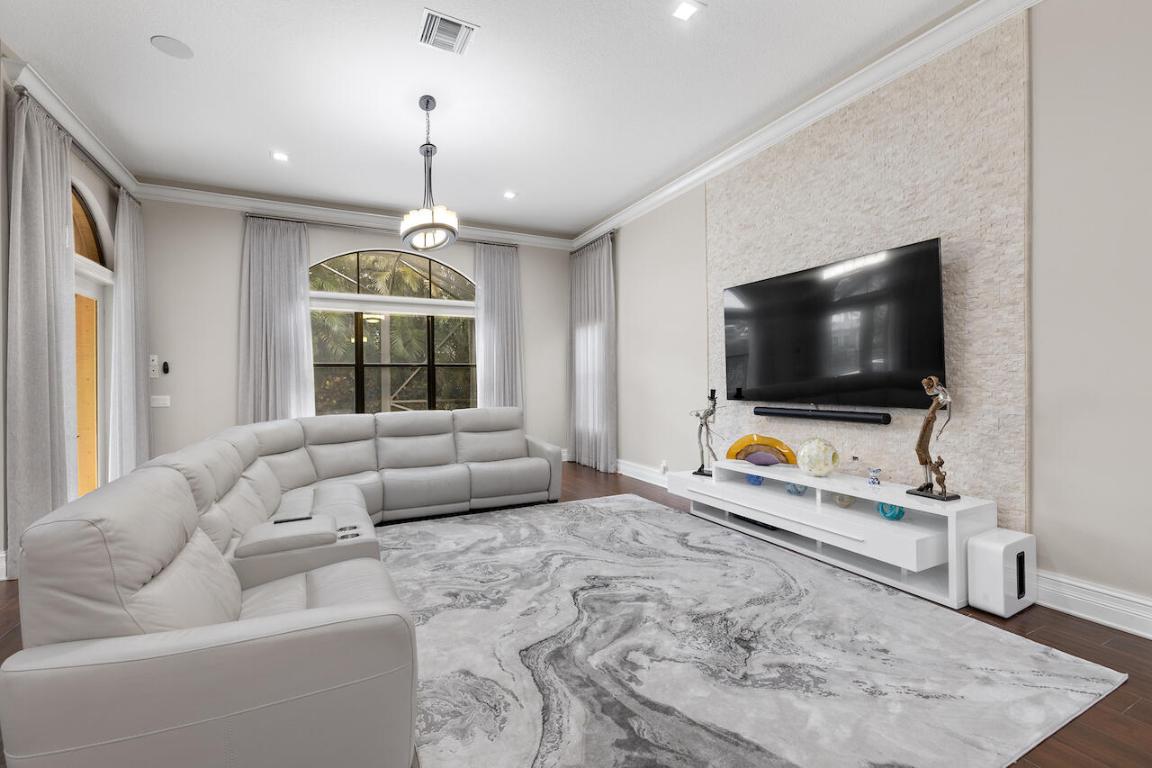 4445 Island Reef Drive