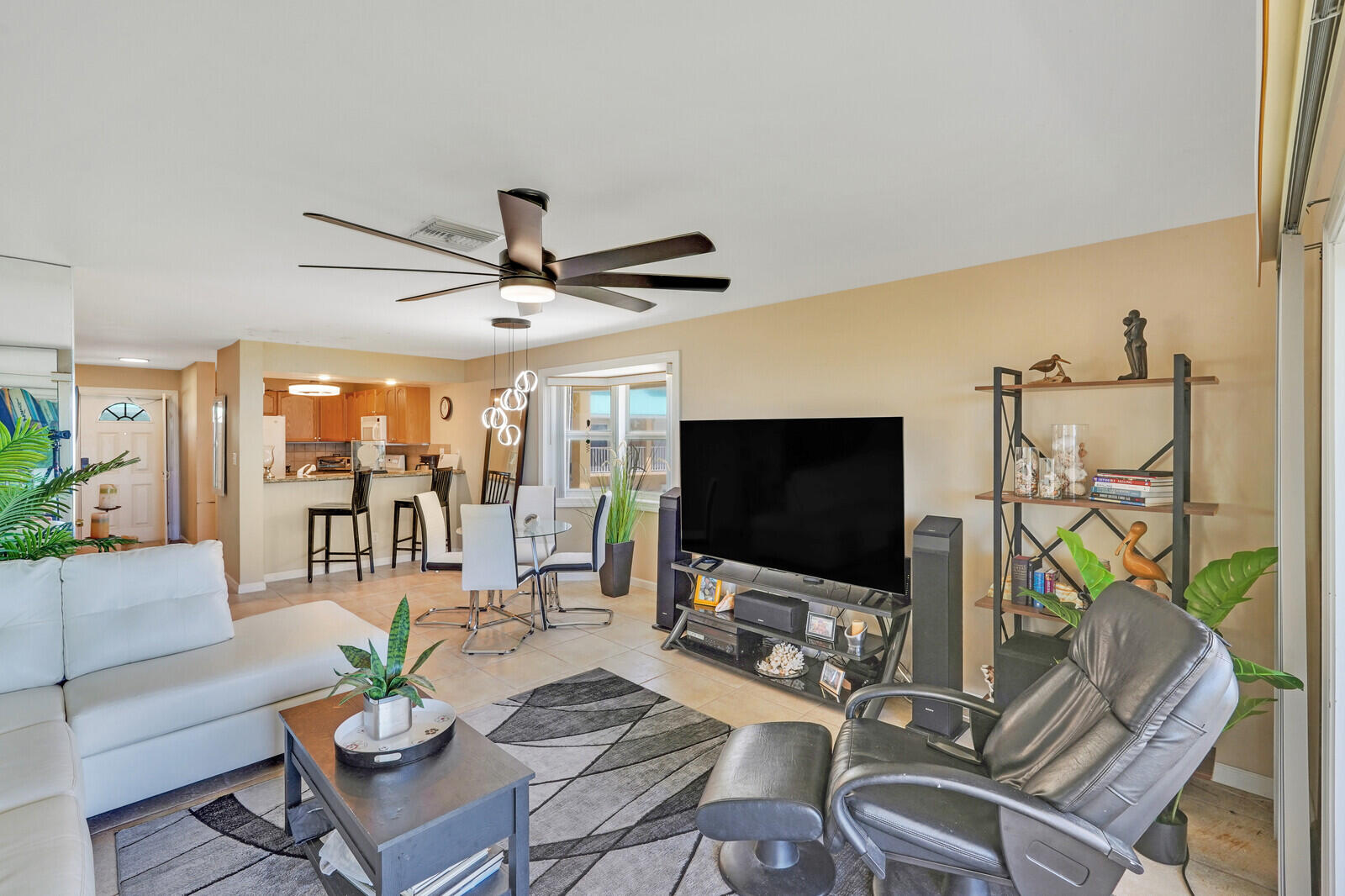 1550 S Ocean Drive 24