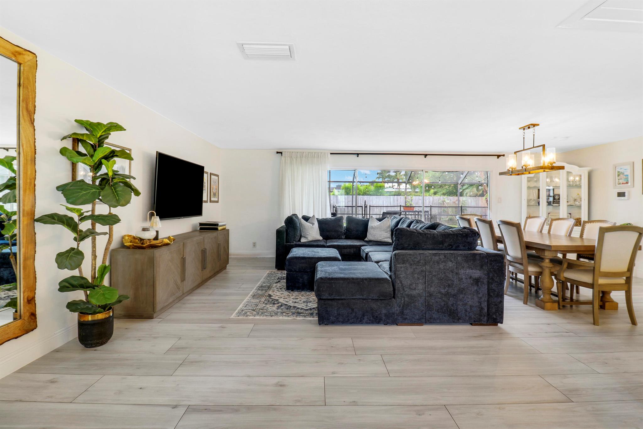 3841 Buttercup Circle S