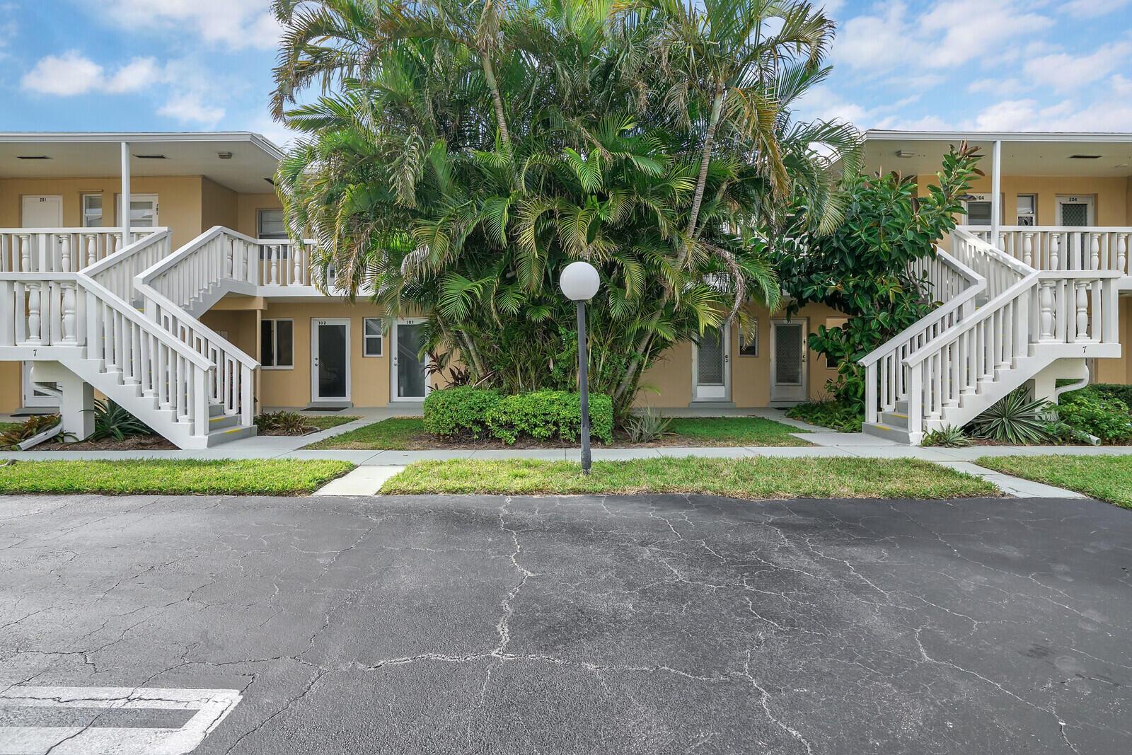 2111 NE 1st Court 204
