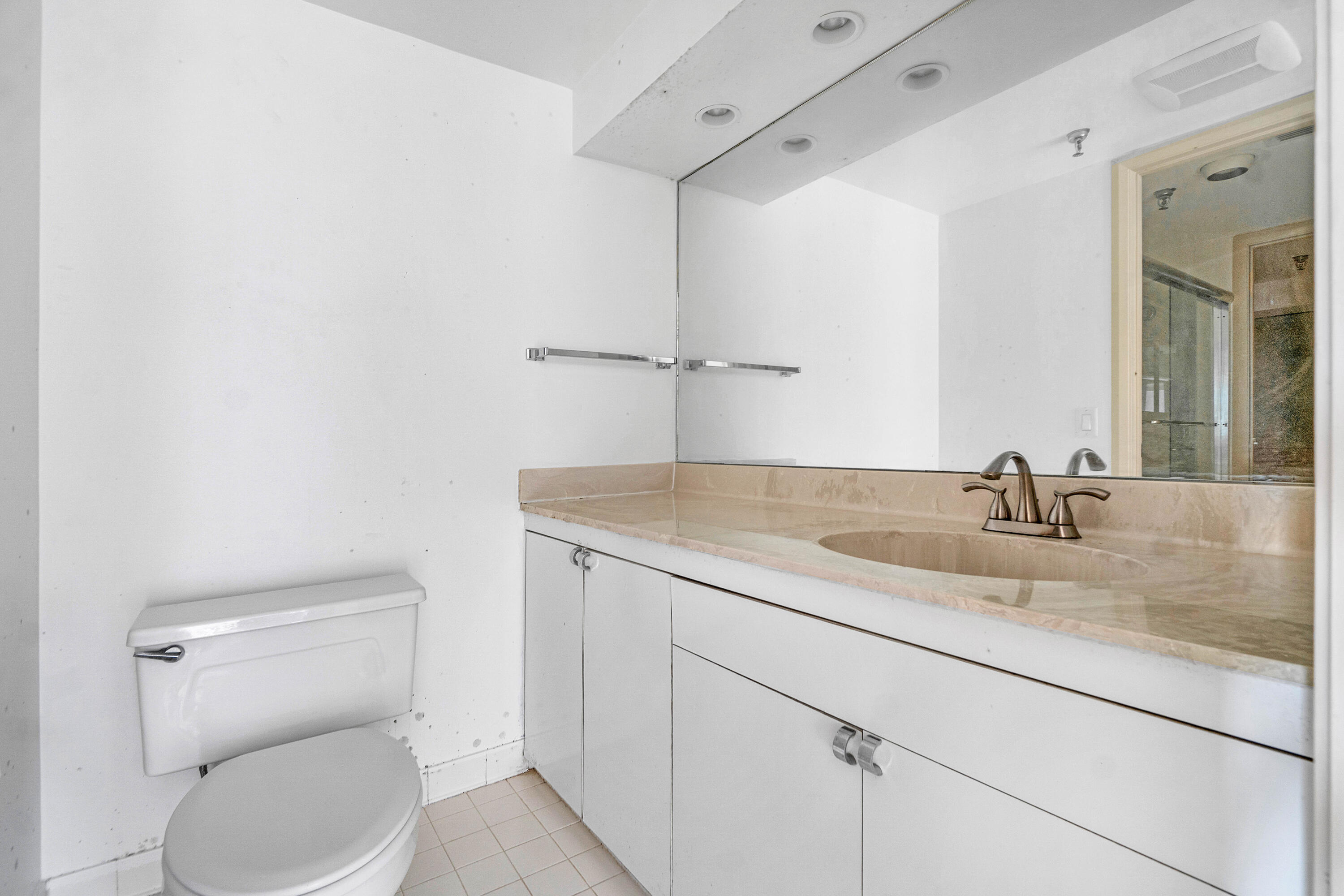 123 Lakeshore Drive 1543