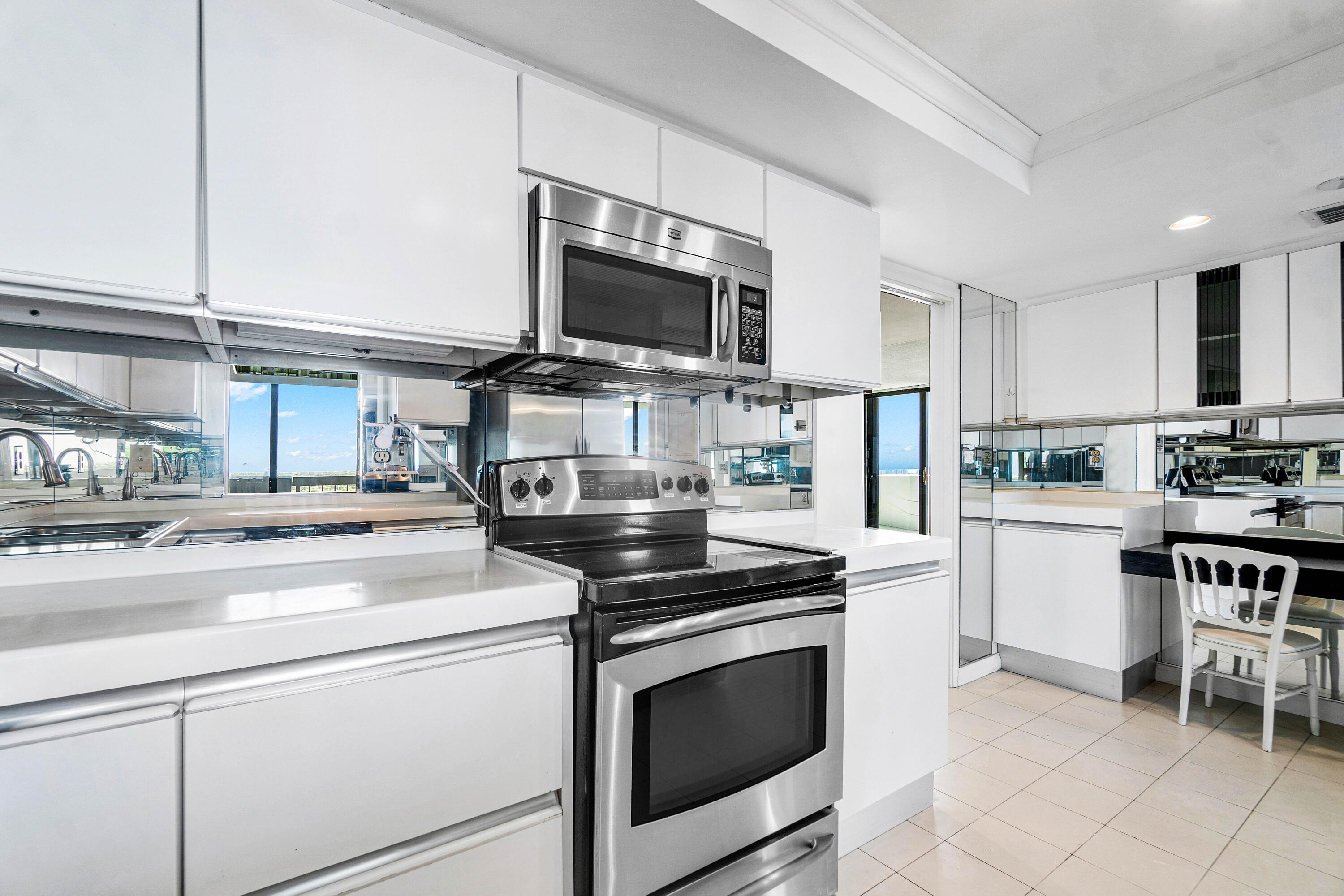 123 Lakeshore Drive 1543