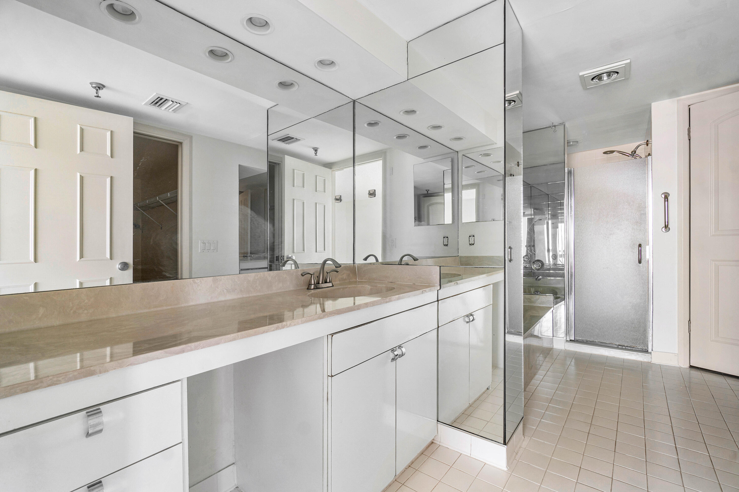 123 Lakeshore Drive 1543