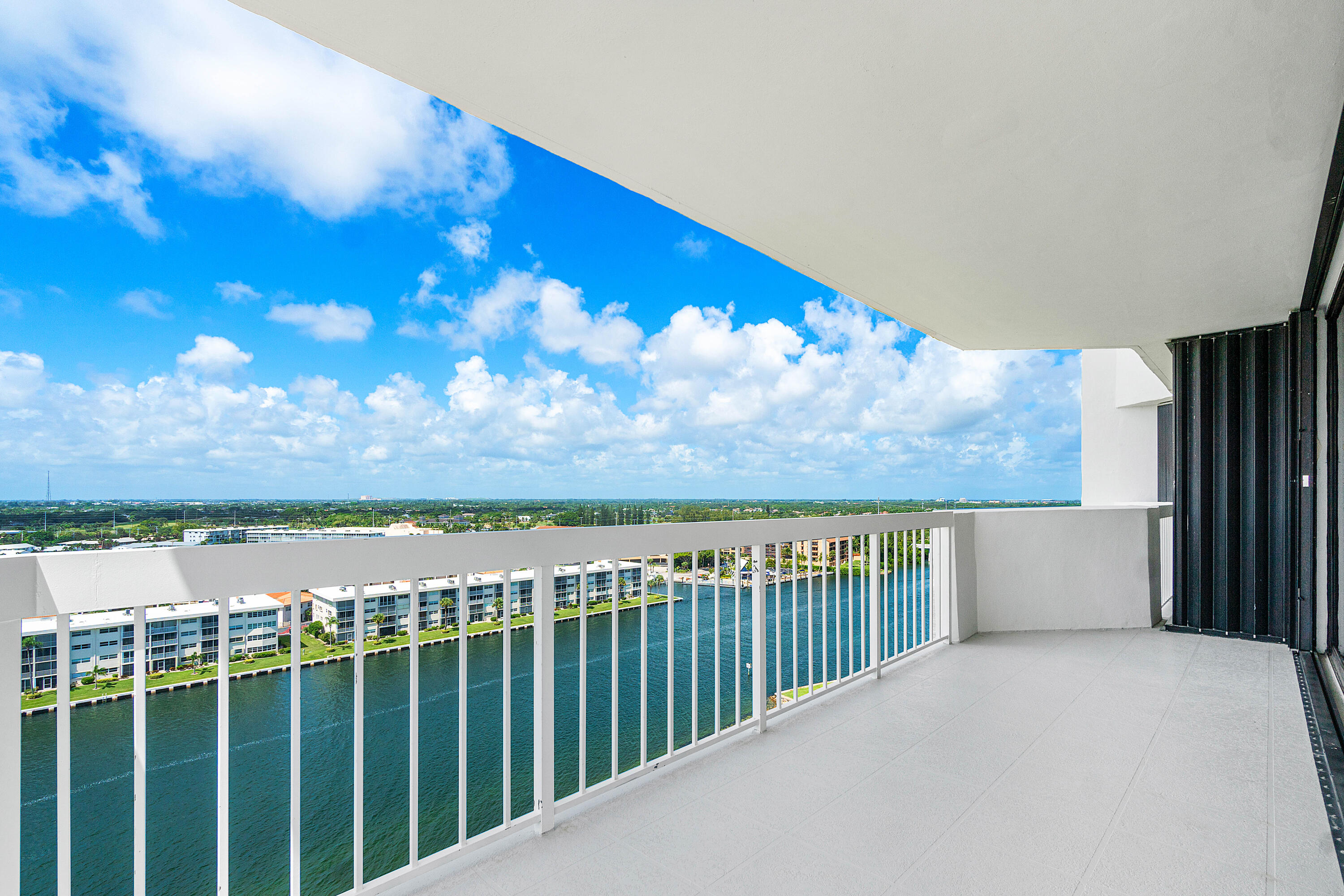 123 Lakeshore Drive 1543