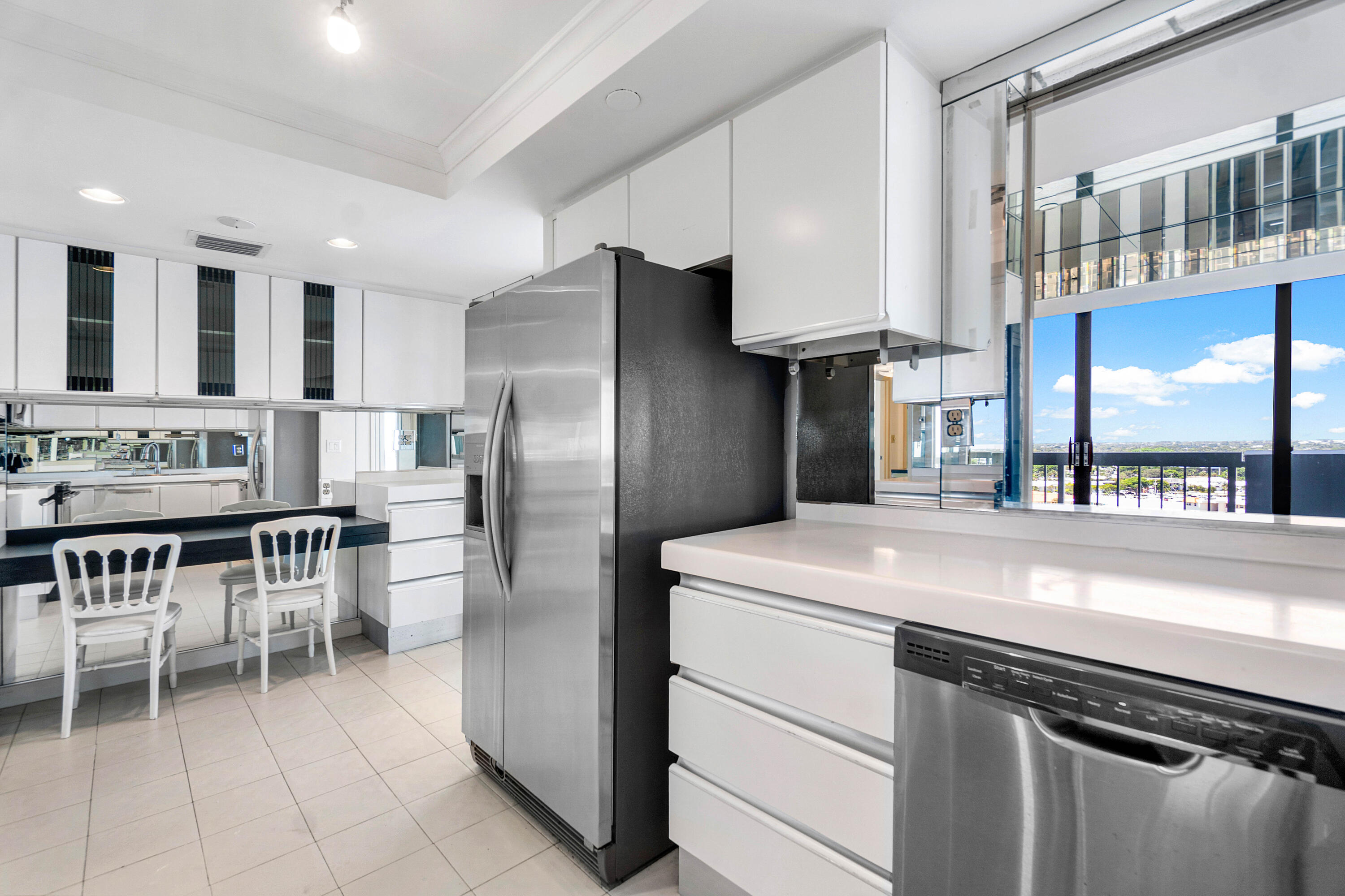 123 Lakeshore Drive 1543