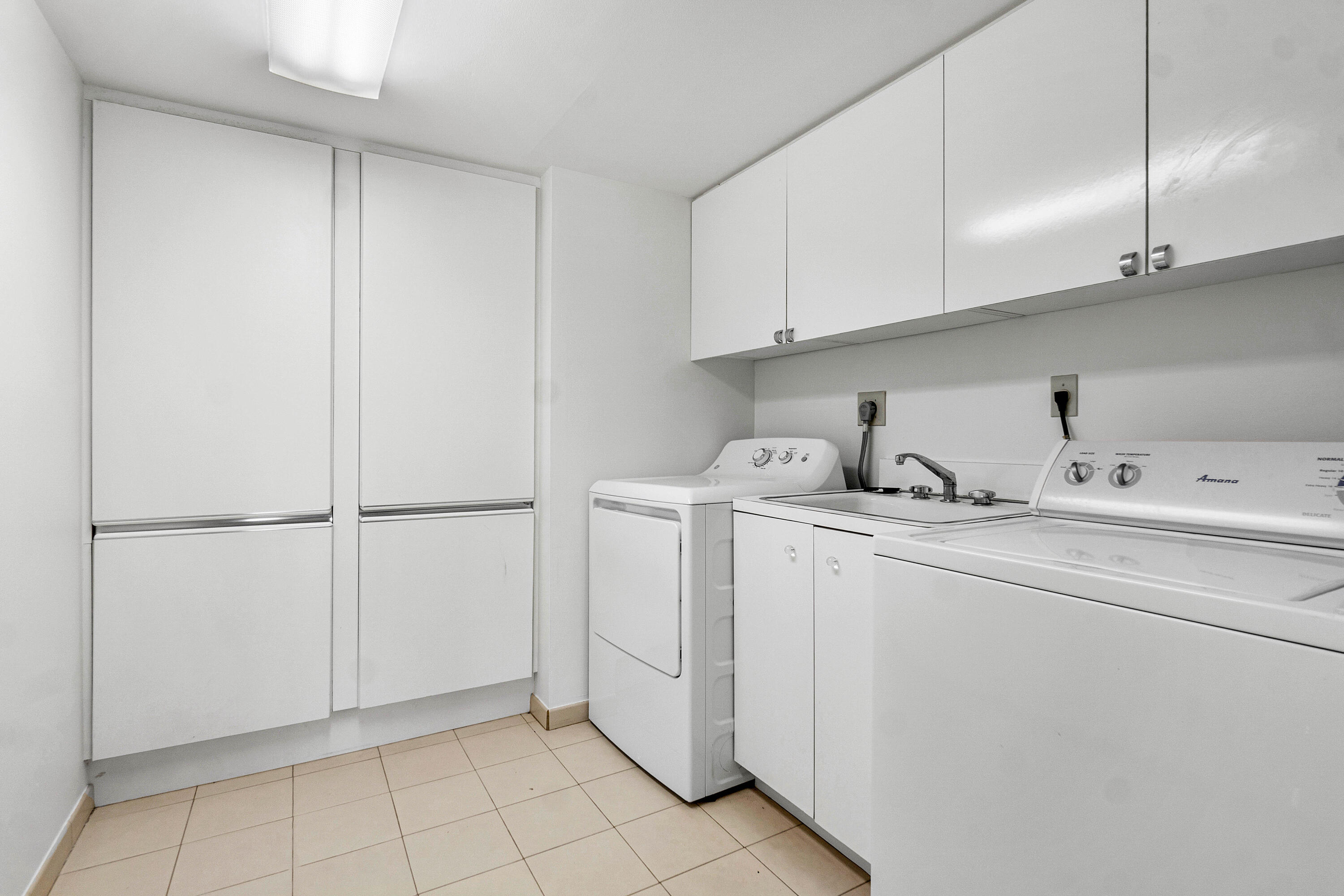 123 Lakeshore Drive 1543