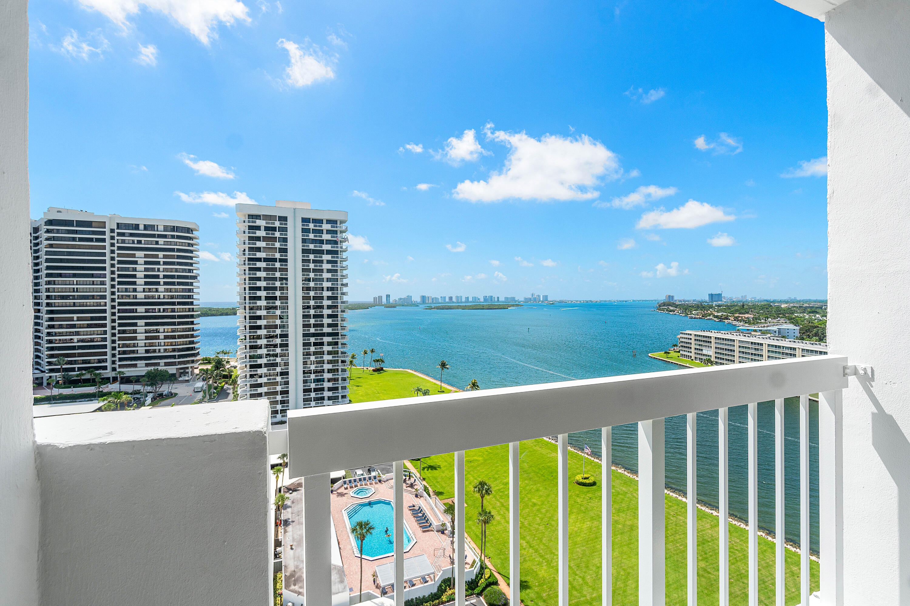 123 Lakeshore Drive 1543